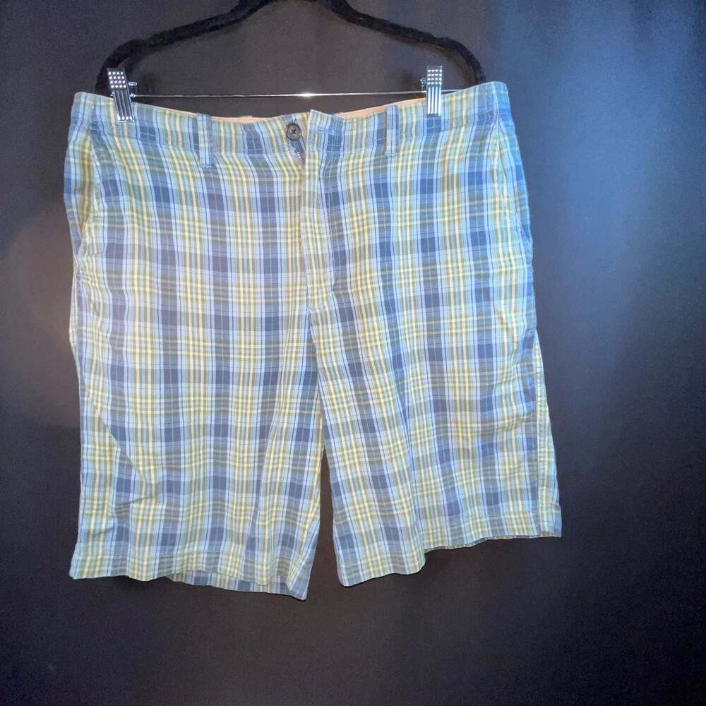 IZOD Men's Plaid Flat Front Shorts Size 36